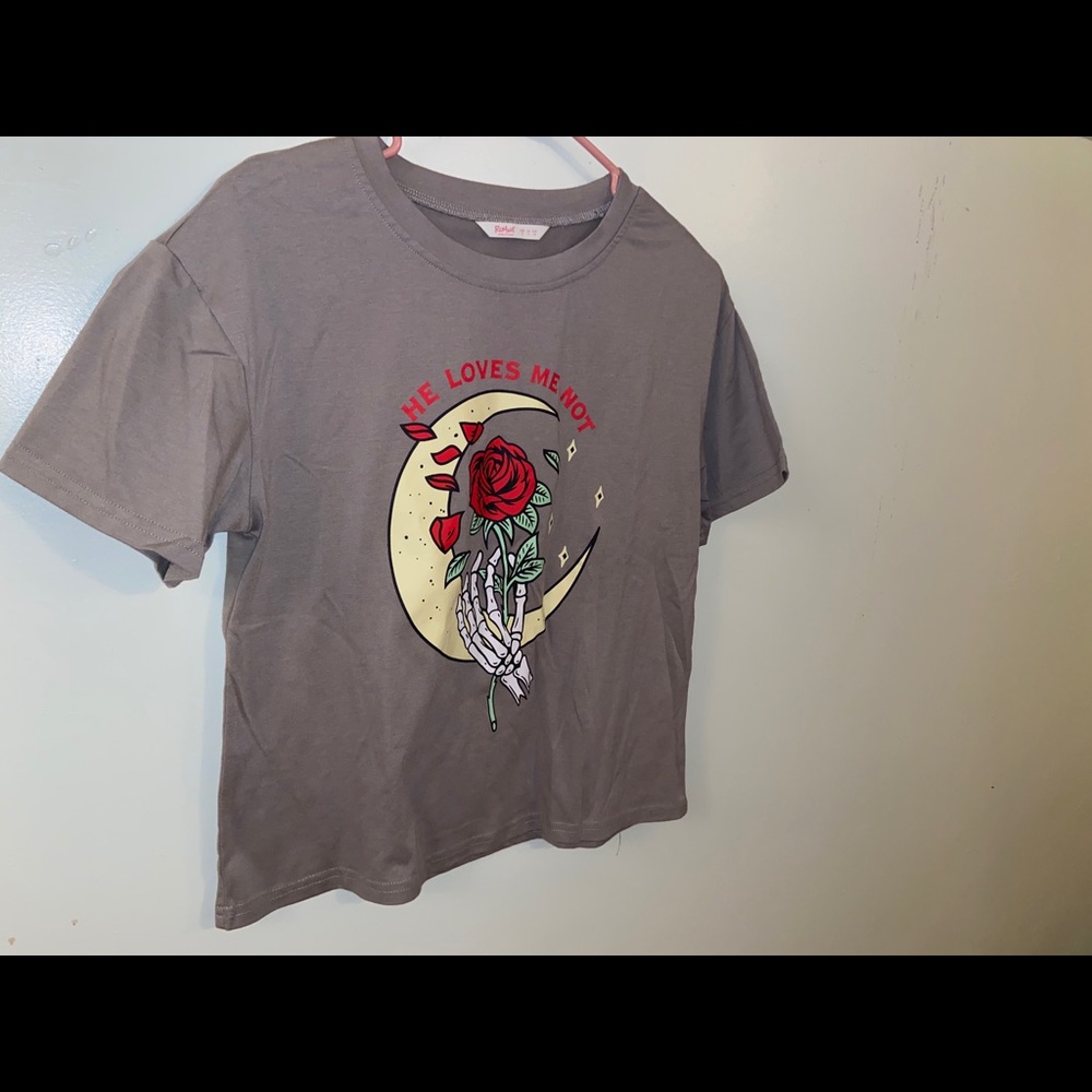 Grey tee shirt
